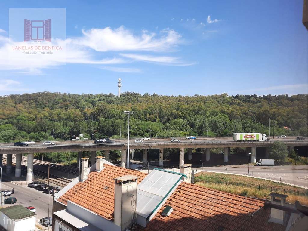 T2 c/ varandas, 1 lugar de estacionamento, junto estação de Benfica - Grande imagem: 3/18