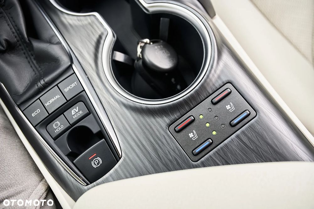 Toyota Camry 2.5 Hybrid Executive CVT - 29
