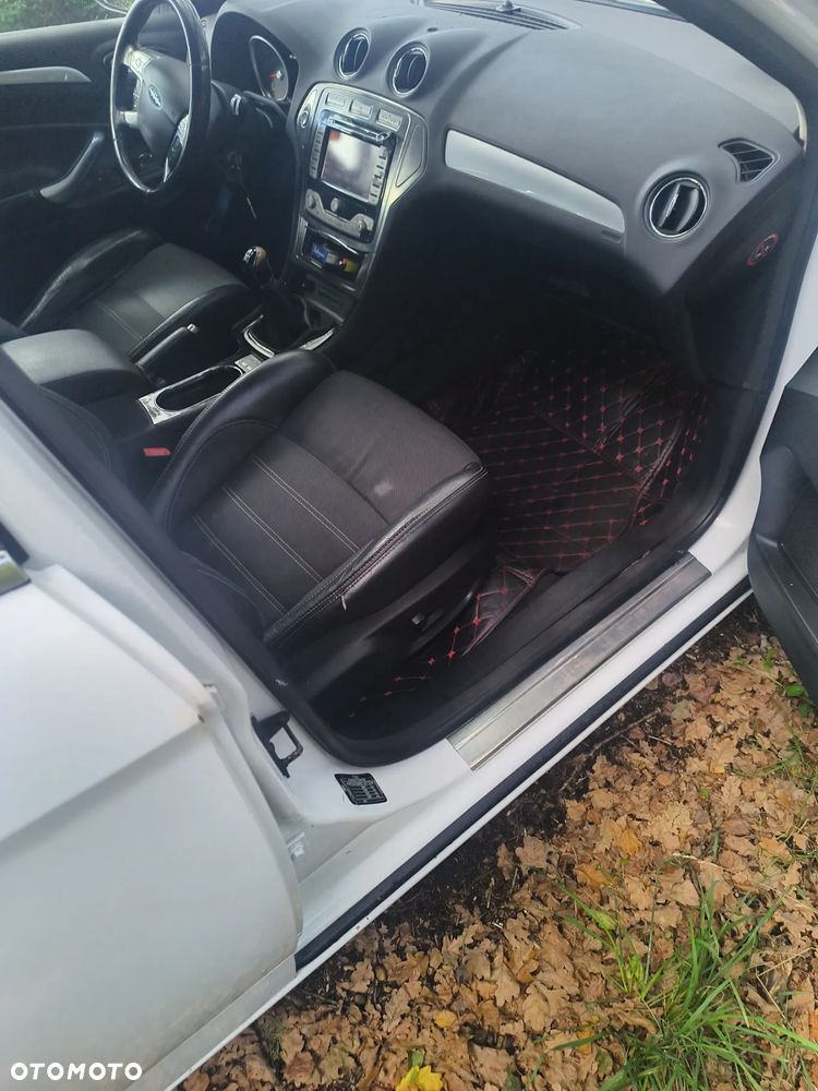 Ford Mondeo 2.0 Ghia - 13