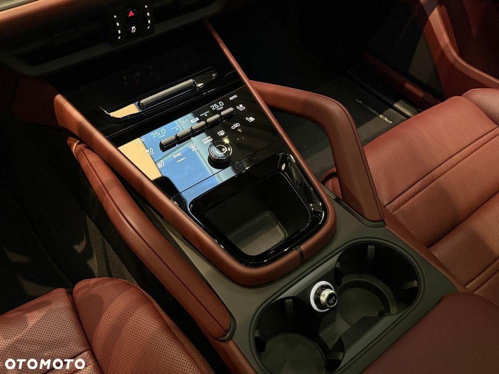 Porsche Cayenne - 26