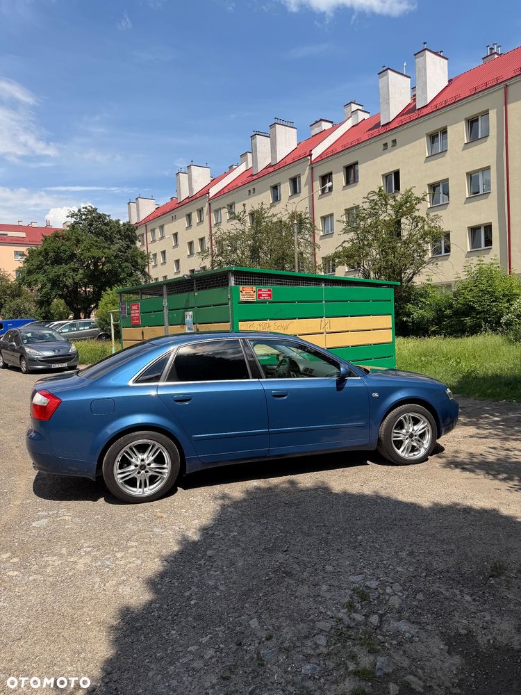 Audi A4 Limousine - 4