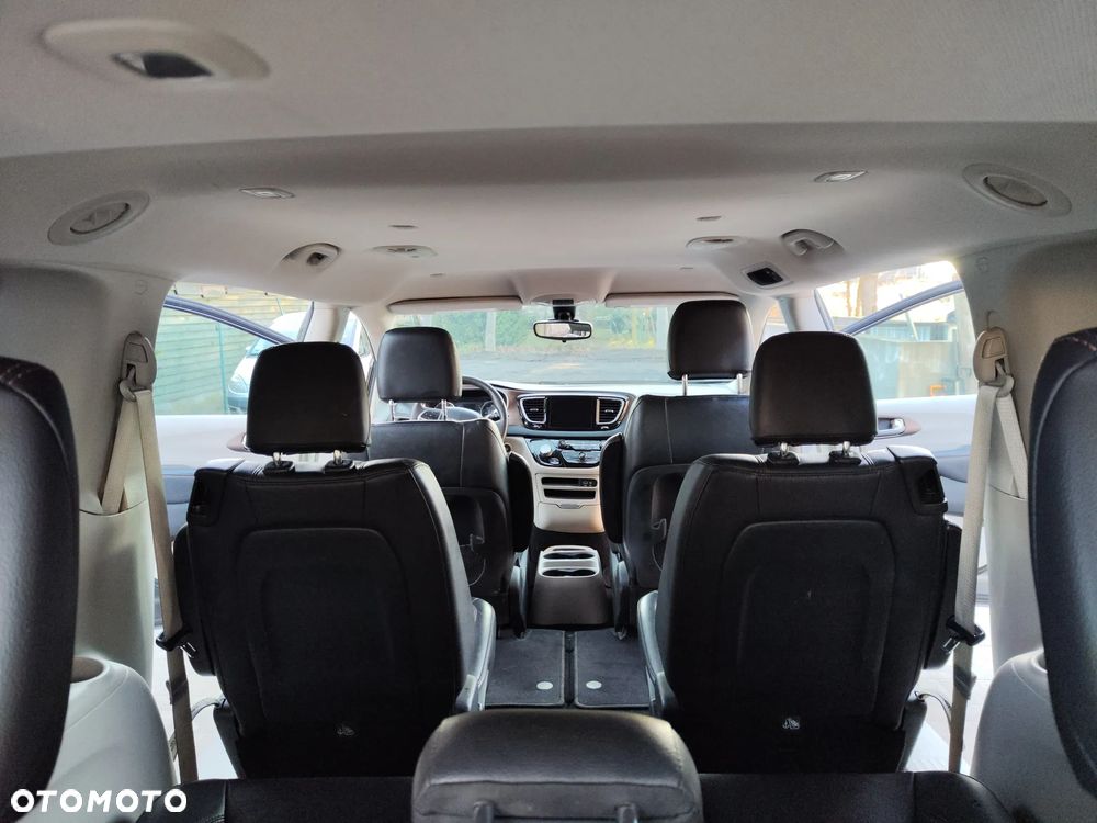 Chrysler Pacifica - 11