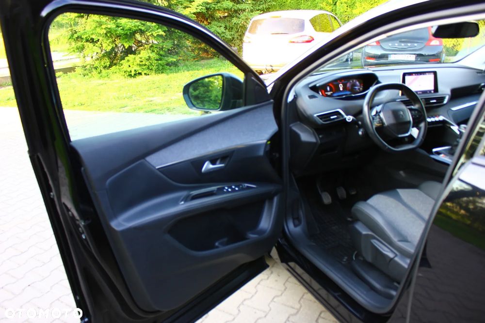Peugeot 5008 1.5 BlueHDi Allure S&S - 32