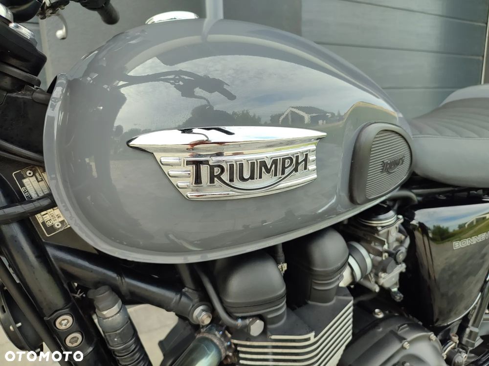 Triumph Bonneville - 9