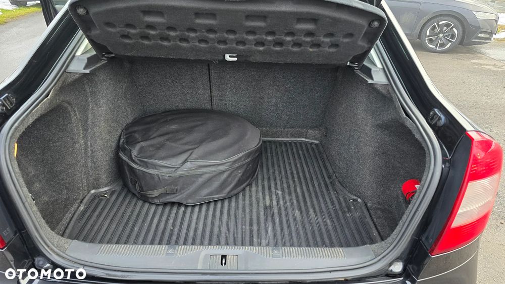 Skoda Octavia 1.6 Mint - 10