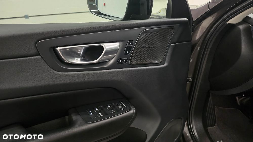 Volvo XC 60 B4 D AWD Plus Dark - 14