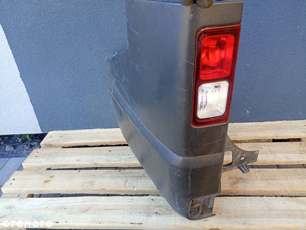 zderzak narożnik lewy tył lampa przeciwmgielna trafic III vivaro b 19r