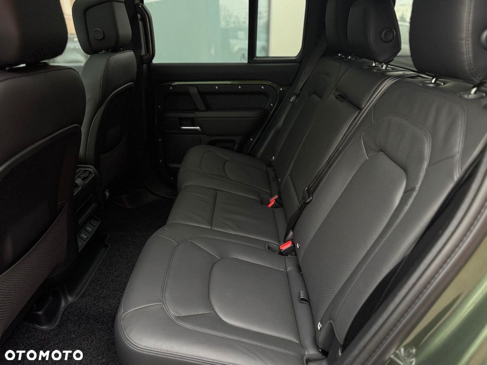 Land Rover Defender - 22