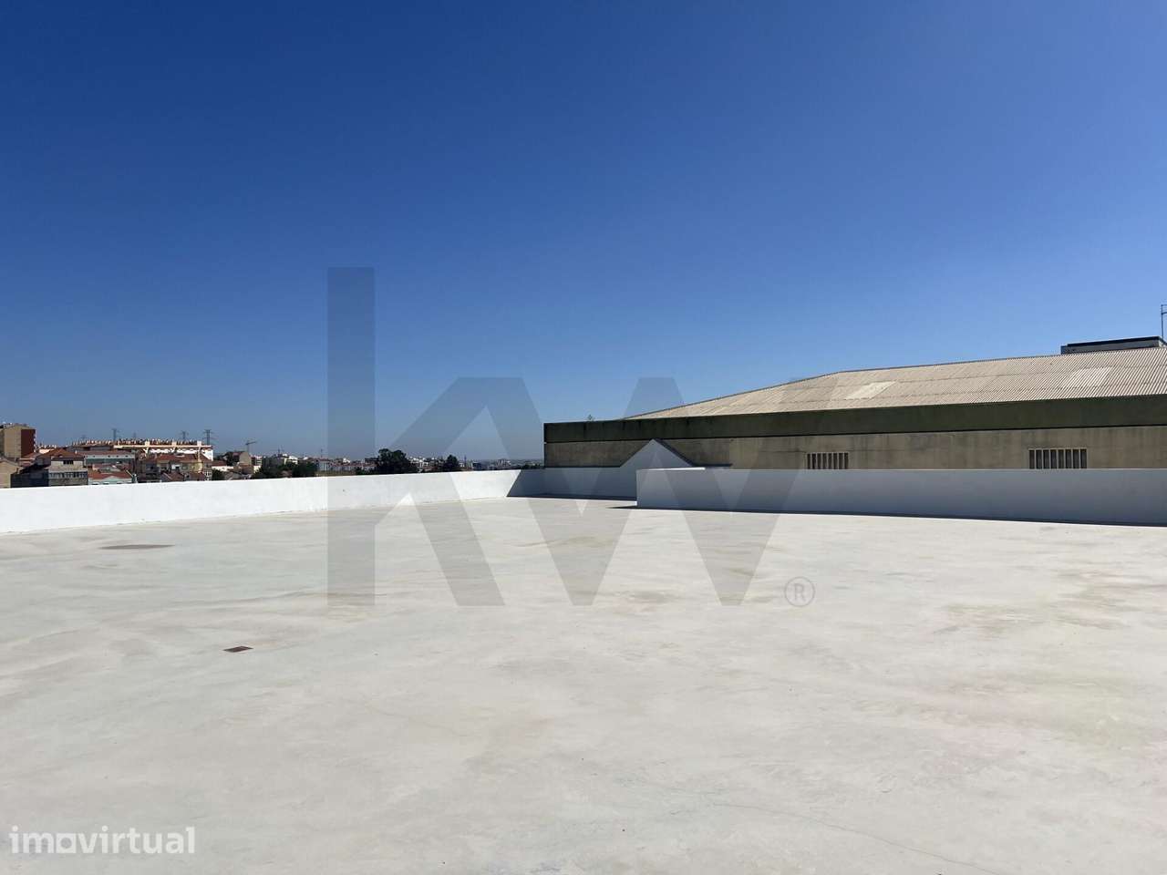 Armazém/ Garagem Totalmente Remodelado, como novo junto ao Aeroporto L - Grande imagem: 4/47