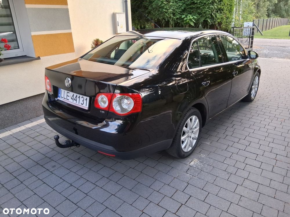 Volkswagen Jetta - 4