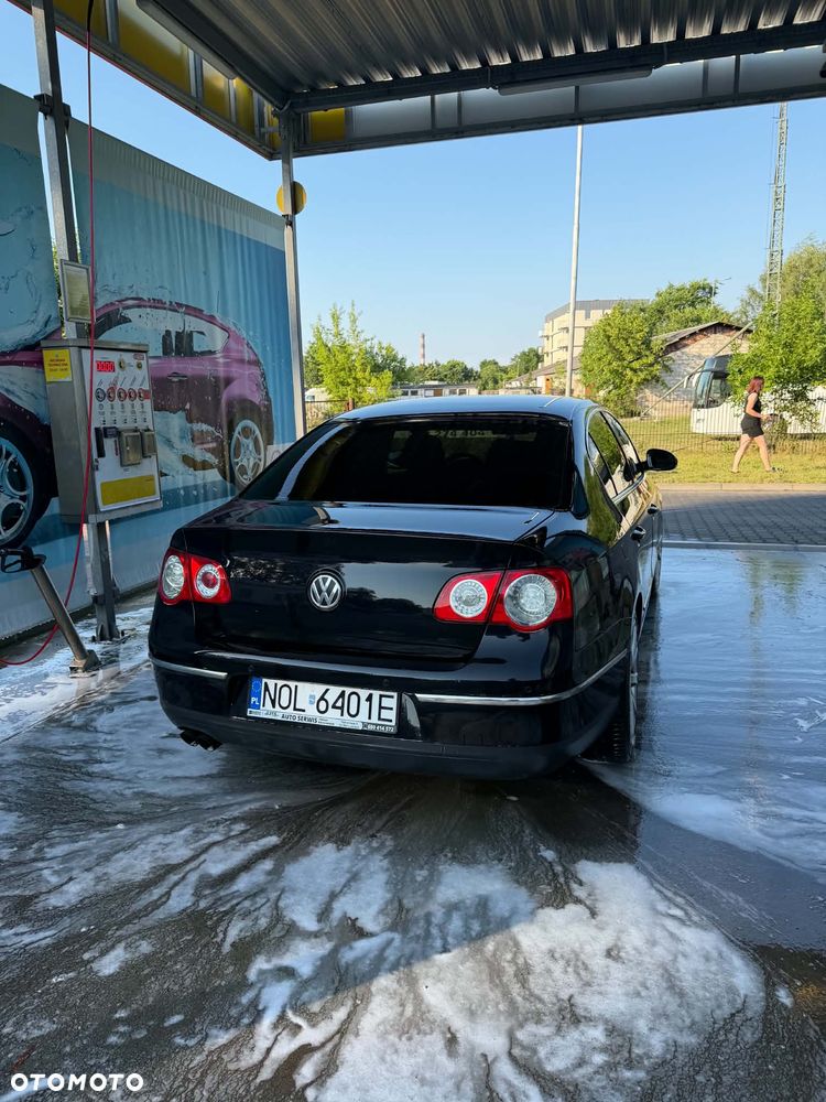 Volkswagen Passat 2.0 TDI DPF Highline - 9
