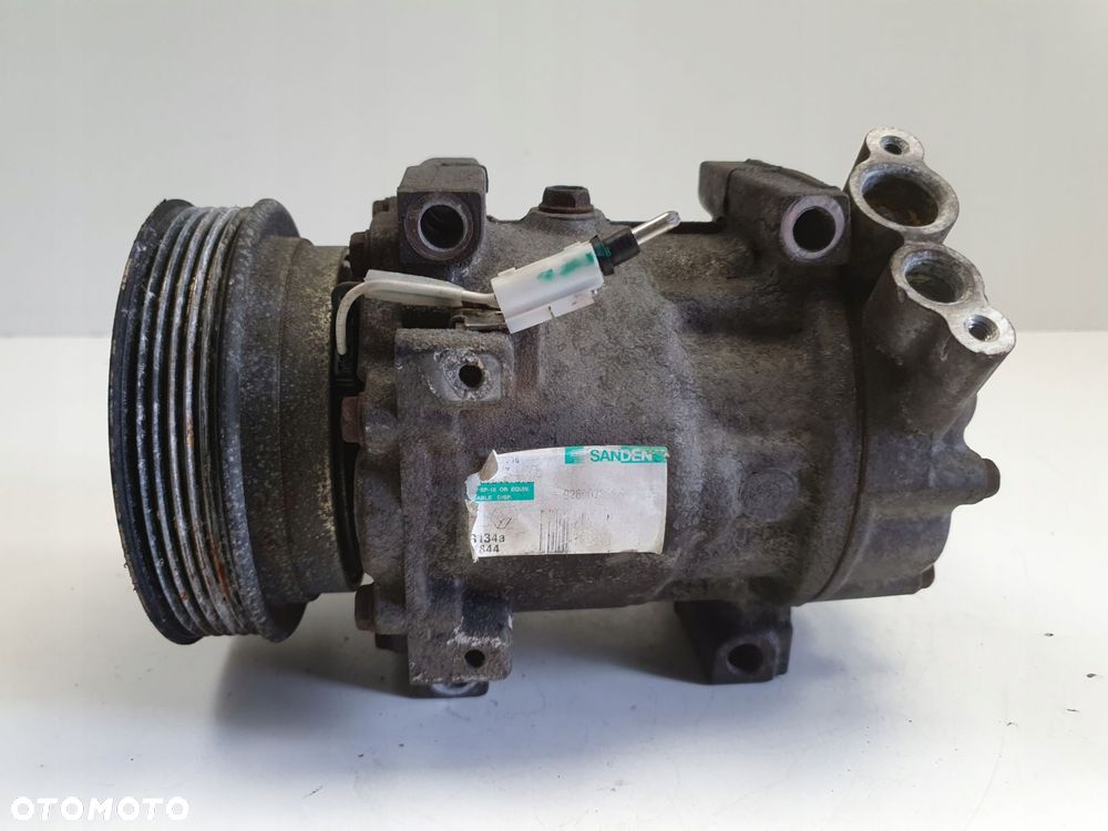 SPRĘŻARKA KLIMATYZACJI Dacia Duster 1.5 DCi _ 926007398R - 1