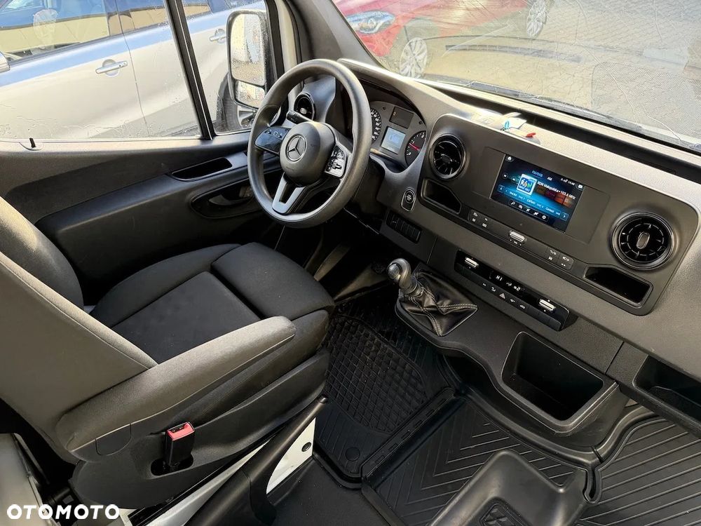 Mercedes-Benz Sprinter - 5