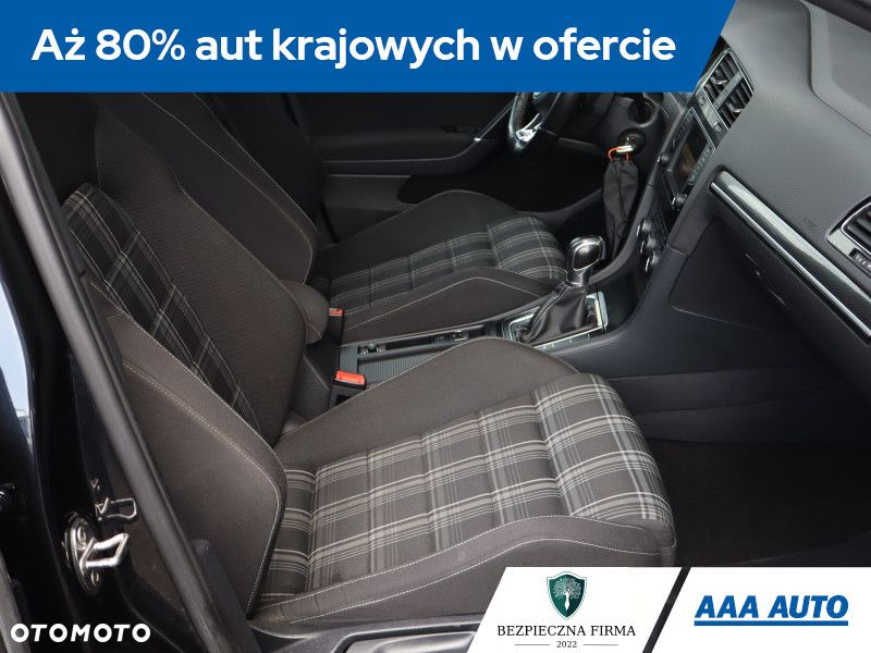 Volkswagen Golf - 10
