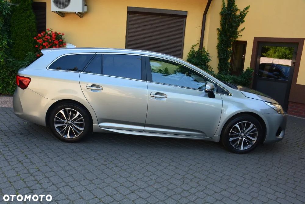 Toyota Avensis 1.8 Premium - 16