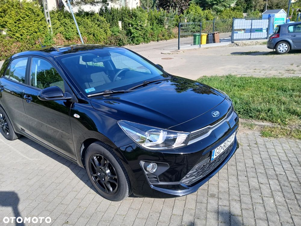 Kia Rio 1.2 L - 6