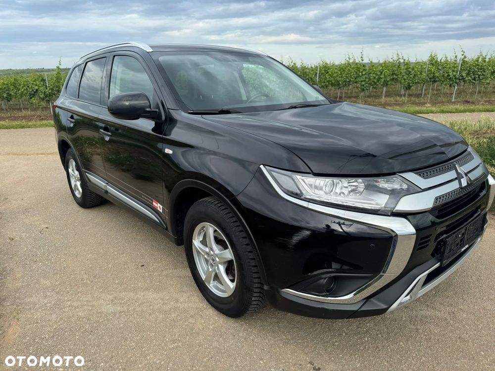 Mitsubishi Outlander 2.0 2WD Invite - 3