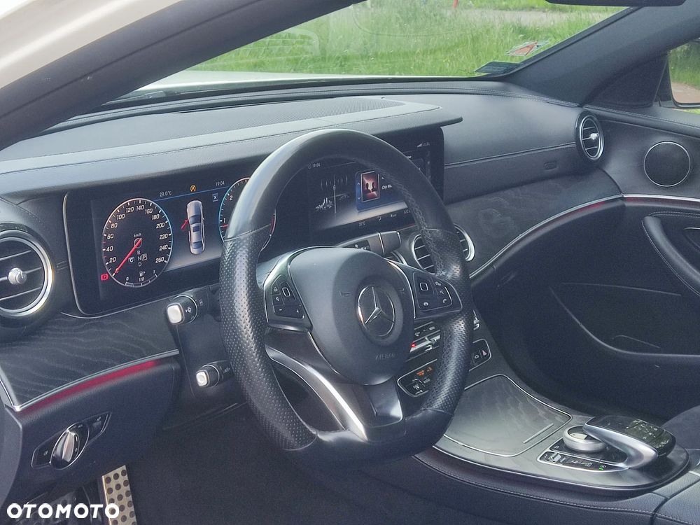 Mercedes-Benz Klasa E 220 d 4-Matic 9G-TRONIC - 21