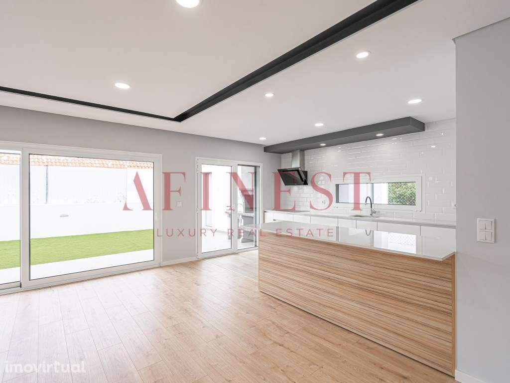 Moradia Térrea Moderna com Jardim, Garagem e Carregamento Elétrico ... - Grande imagem: 2/24