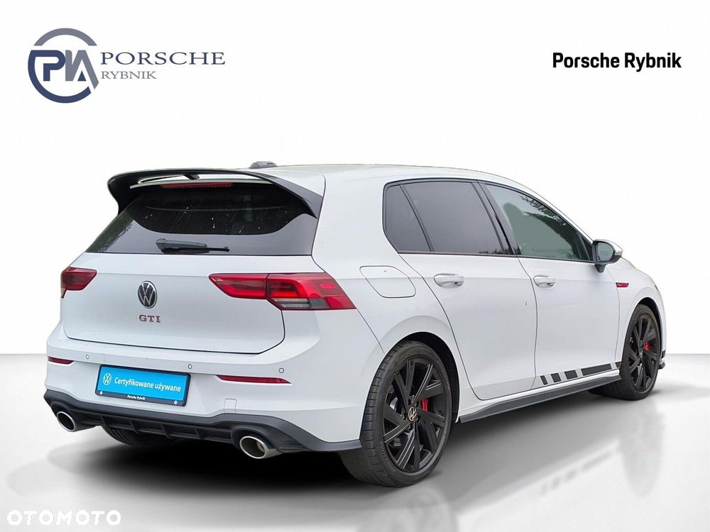 Volkswagen Golf - 6