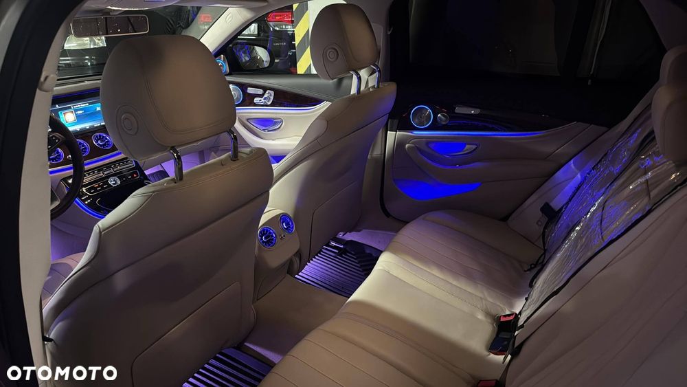 Mercedes-Benz Klasa E 400 4-Matic 9G-TRONIC - 13