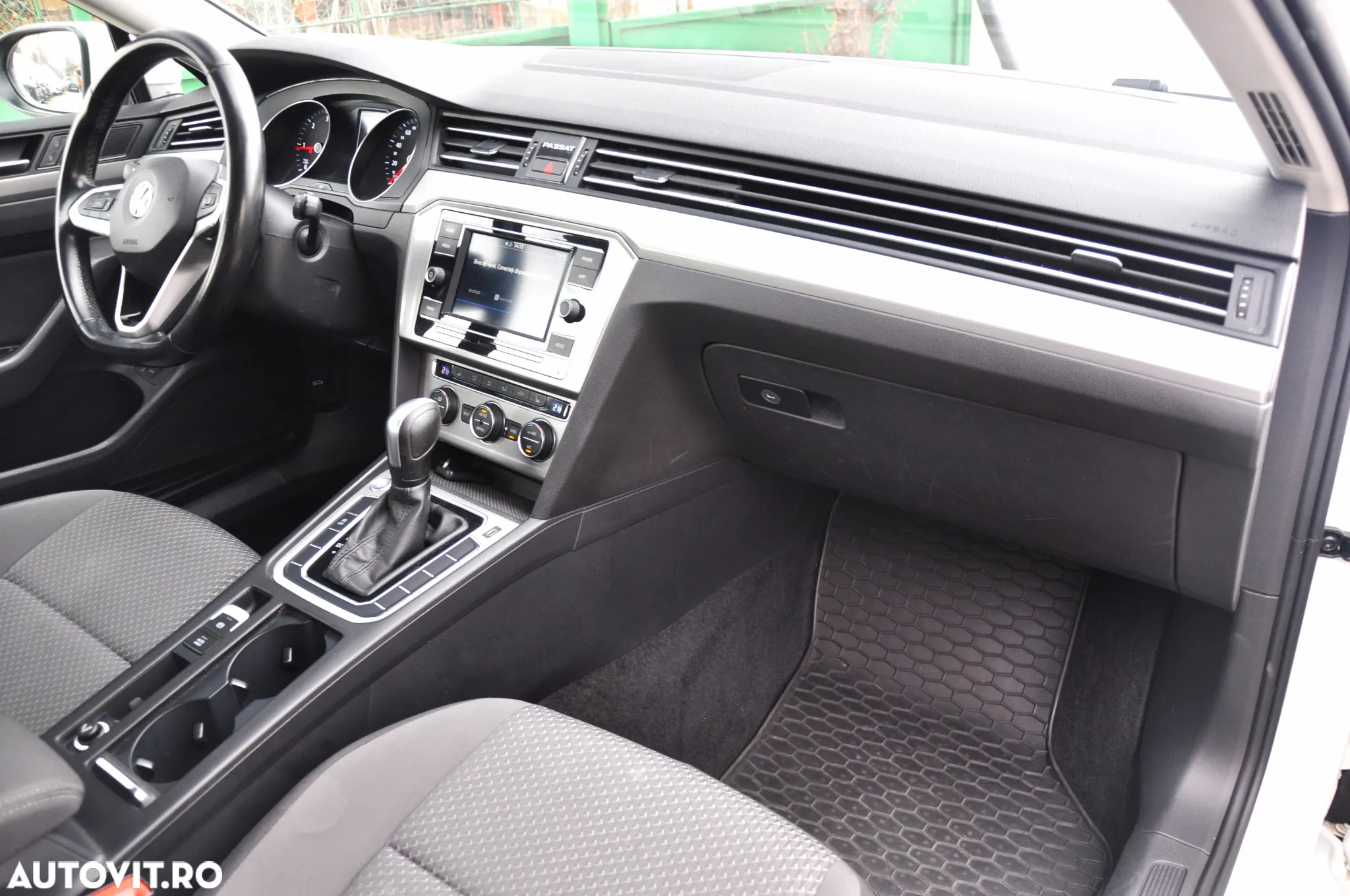 Volkswagen Passat Variant 2.0 TDI DSG Trendline - 12