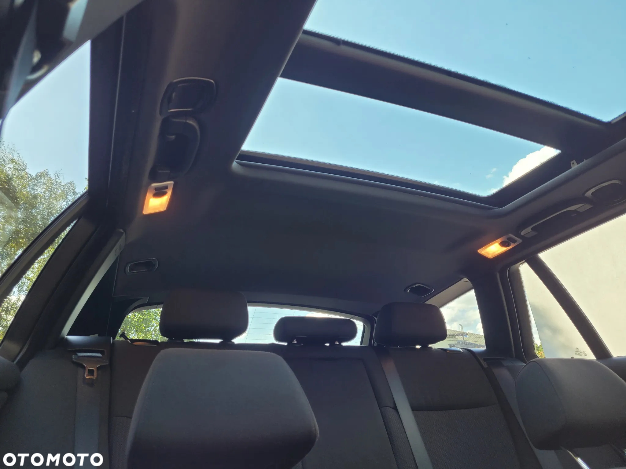 BMW Seria 3 318d Touring - 14