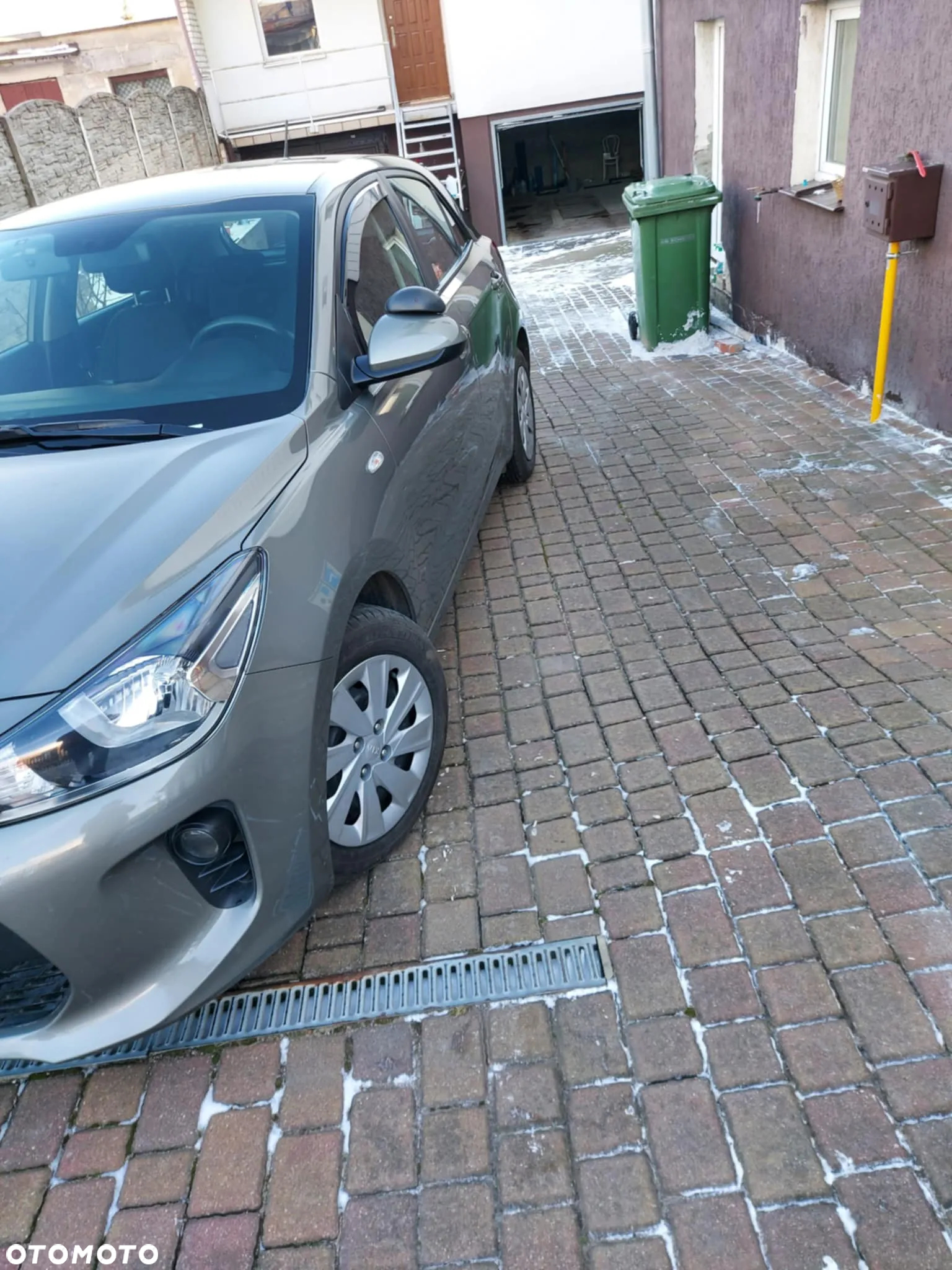 Kia Rio 1.2 L - 3