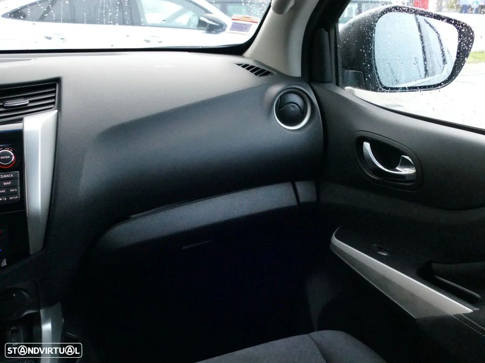 Nissan Navara 2.3 dCi CD 4WD N-Connecta Navi+Barras - 33