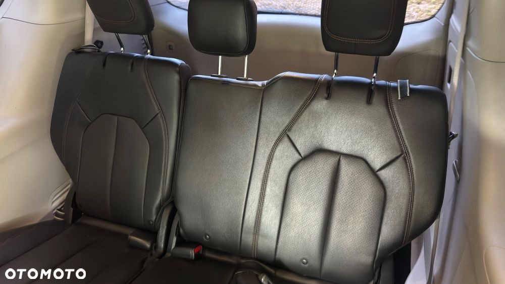 Chrysler Pacifica - 23
