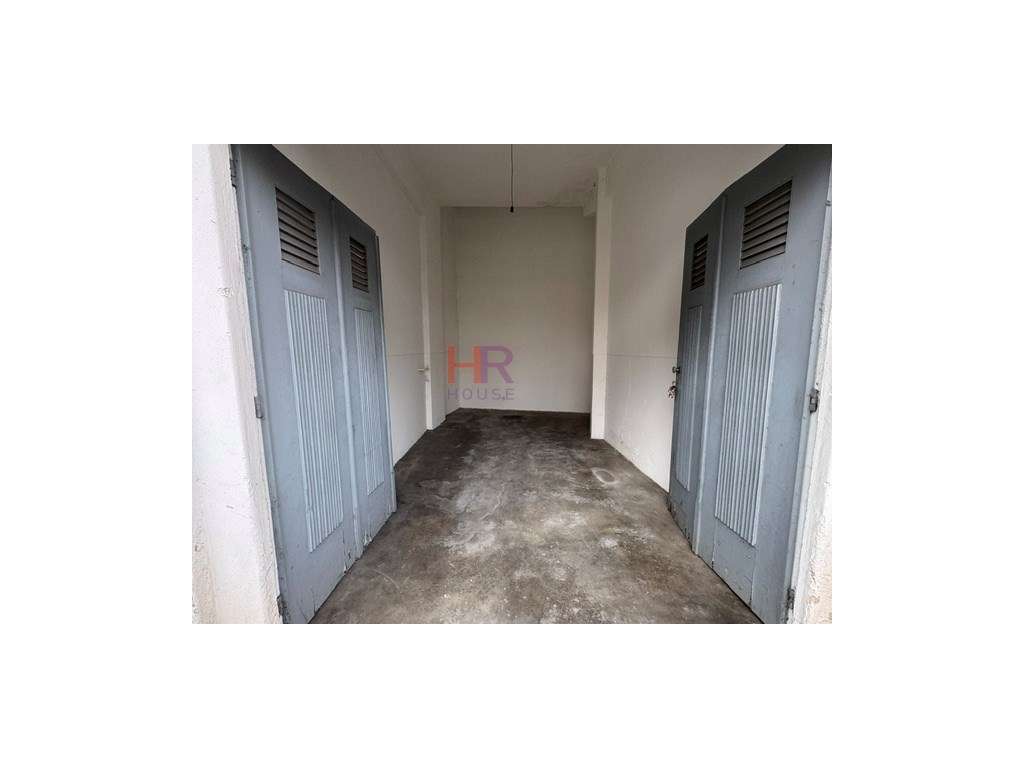 Olivais Coimbra arrenda-se garagem com quadro de eletricidade. - Grande imagem: 3/12