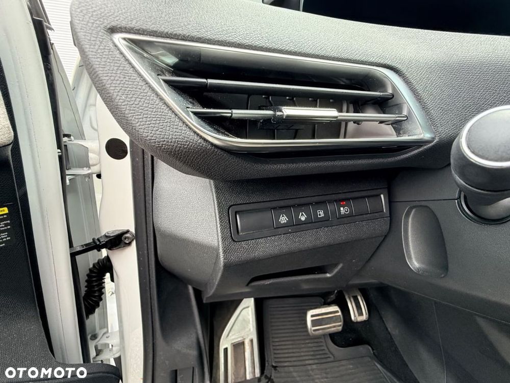Peugeot 3008 1.6 PureTech HYbrid4 GT S&S EAT8 - 26