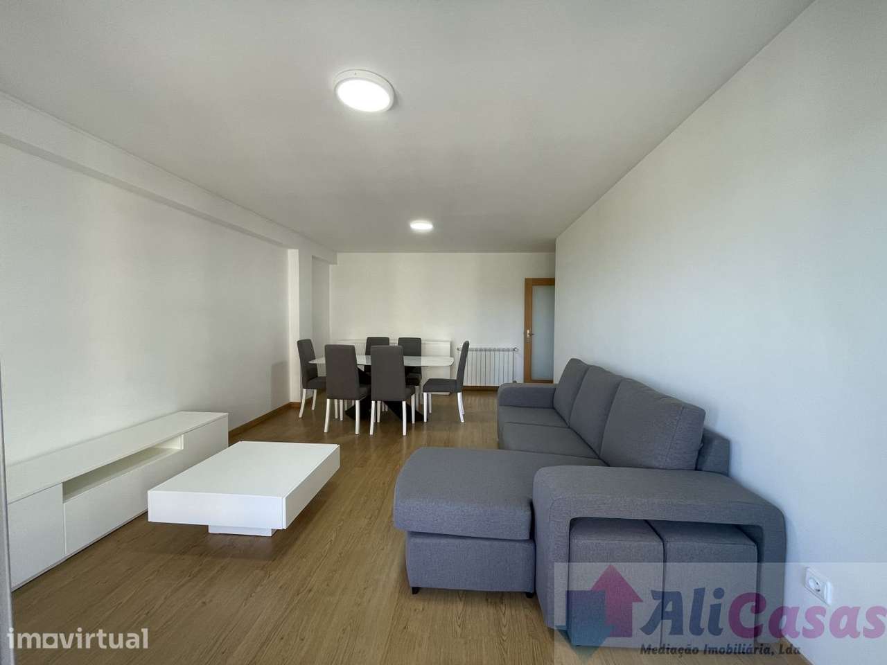 **Apartamento T2 para Venda na Avenida da República, Junto à Câmara - Grande imagem: 2/24