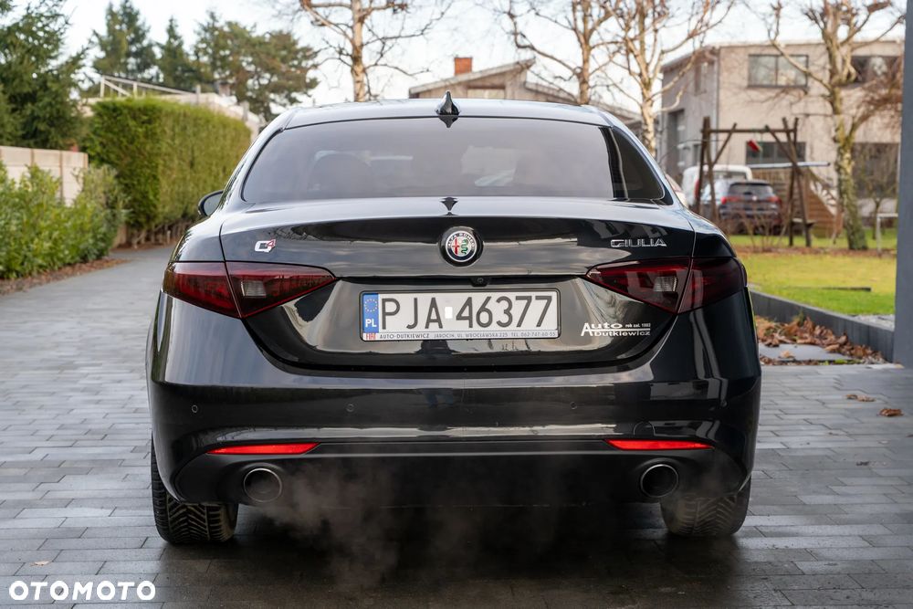 Alfa Romeo Giulia - 8