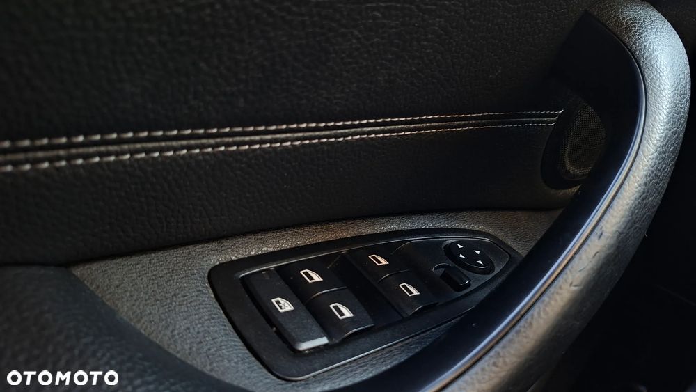 BMW X1 xDrive18d Sport - 30