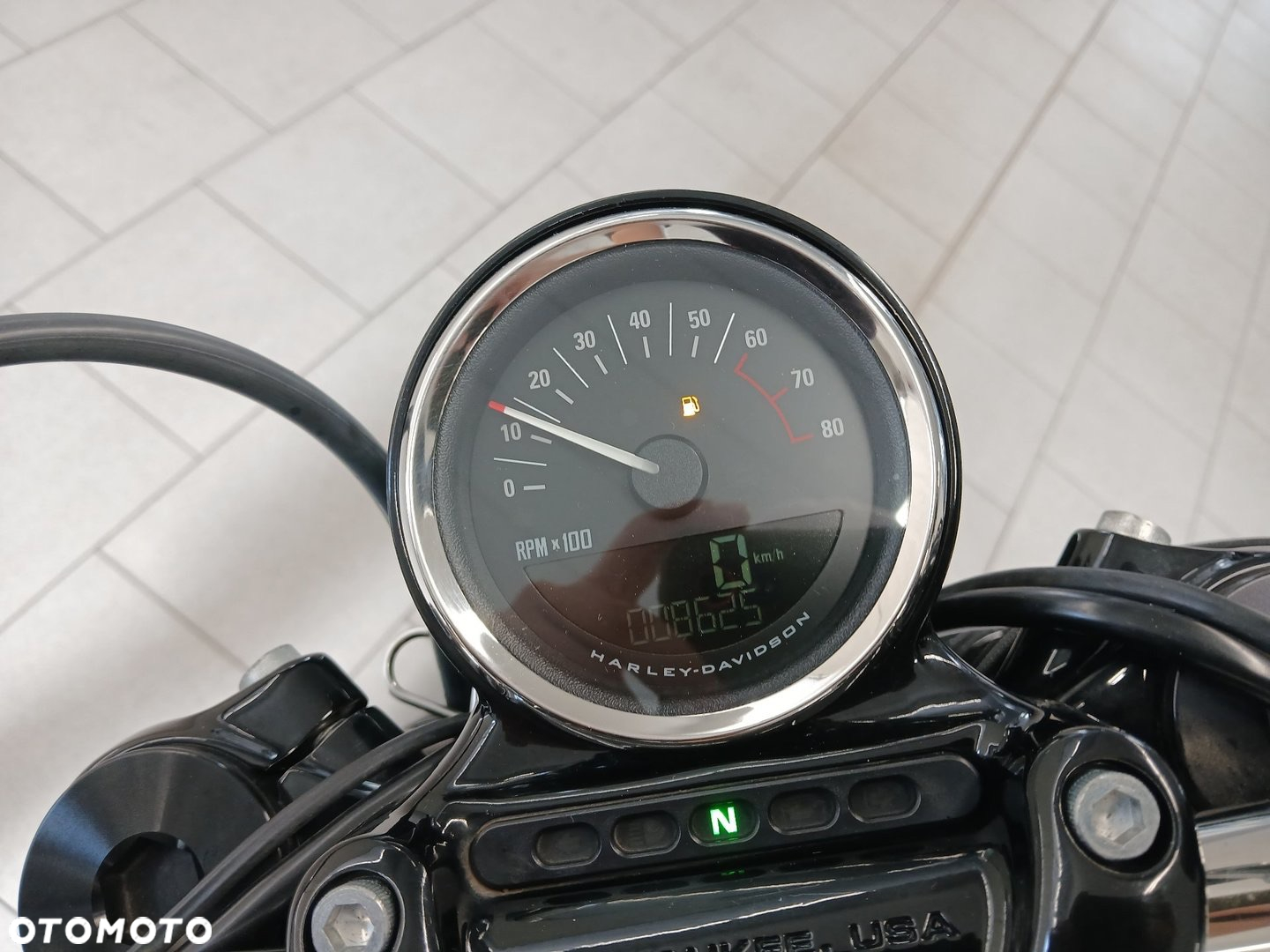 Harley-Davidson Sportster Roadster 1200R - 5