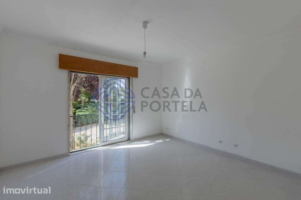 Apartamento T-1 renovado, com muita luz natural, numa zona muito tran - Grande imagem: 4/24