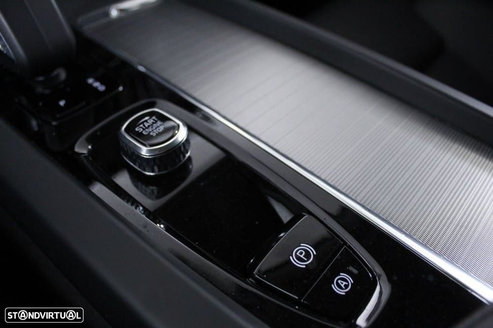 Volvo XC 60 2.0 T6 PHEV Plus Dark AWD - 31