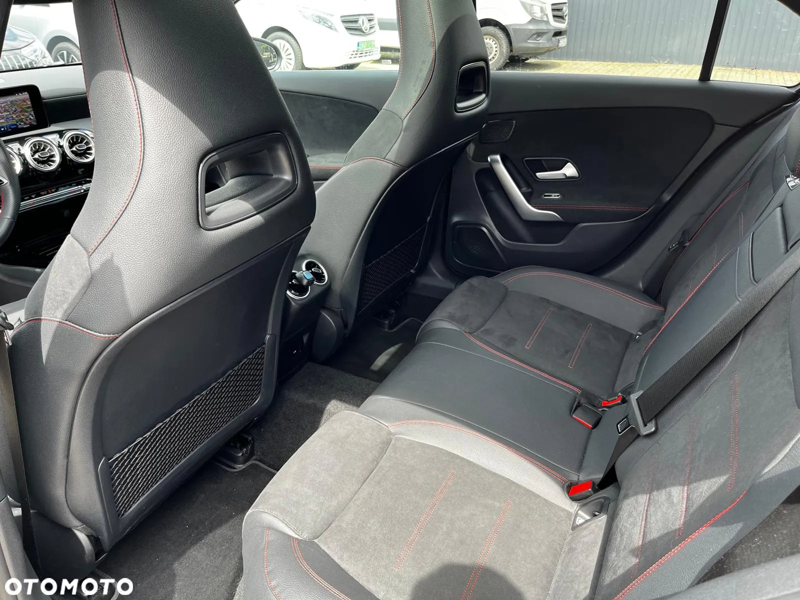 Mercedes-Benz Klasa A 220 4-Matic AMG Line 8G-DCT - 38