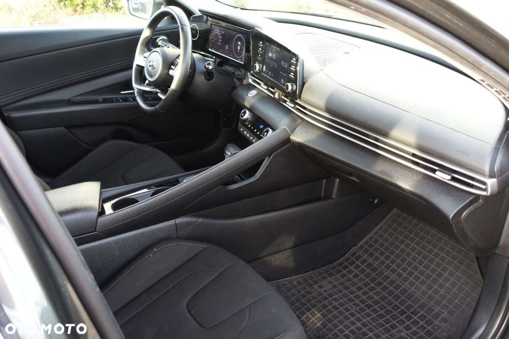 Hyundai Elantra - 13