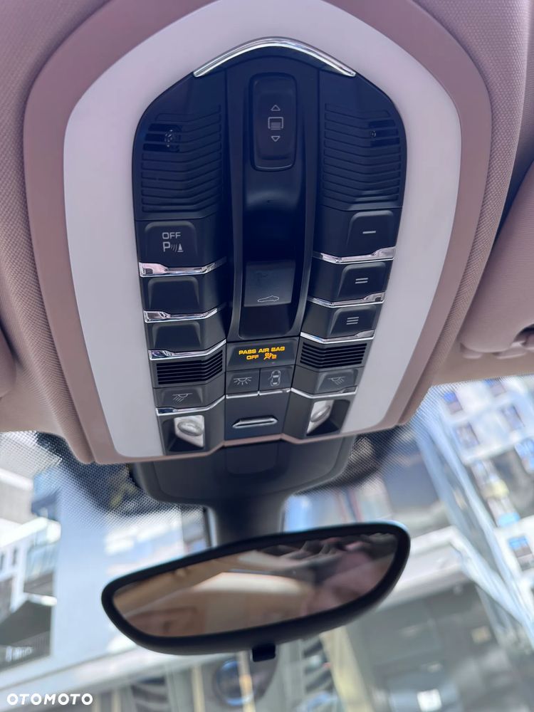 Porsche Cayenne - 16