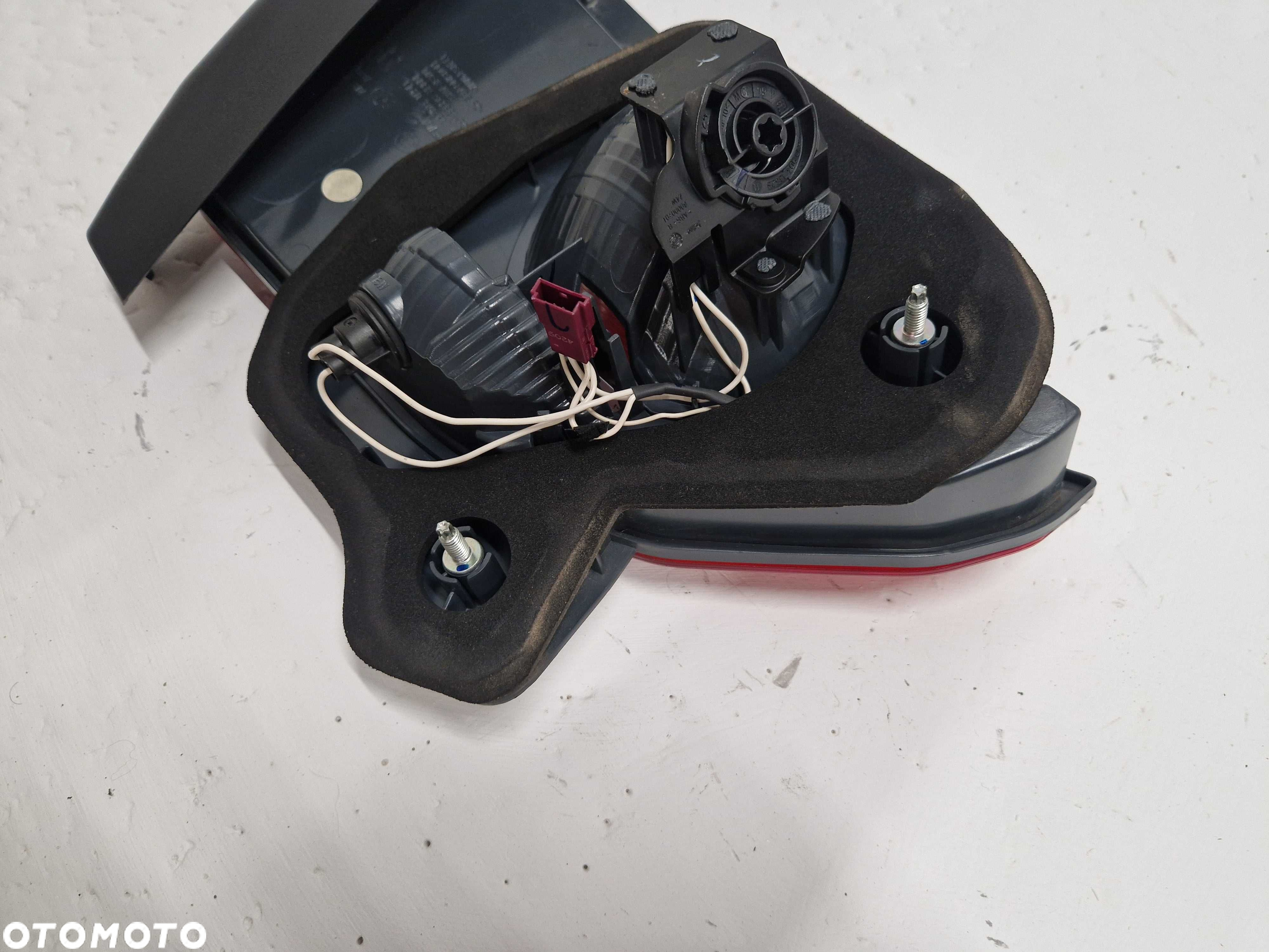 Tylna Tył Prawa Lampa w Klapę Bagażnika LED BMW 5 GT F07 Europa - 7