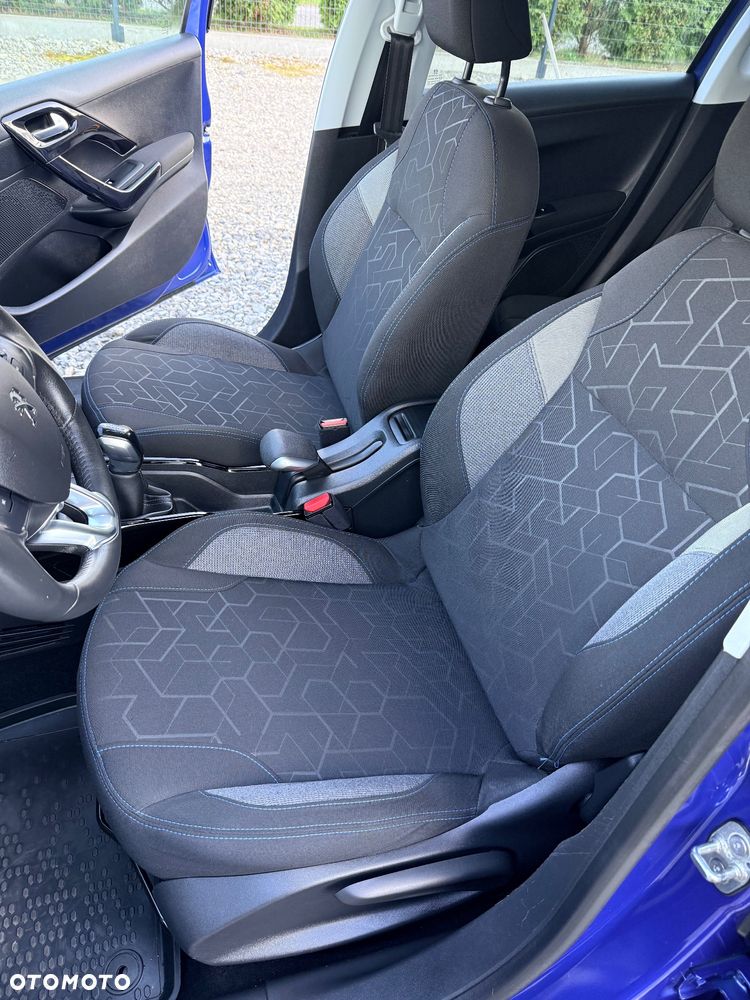 Peugeot 2008 BlueHDi 100 STOP & START Signature - 14