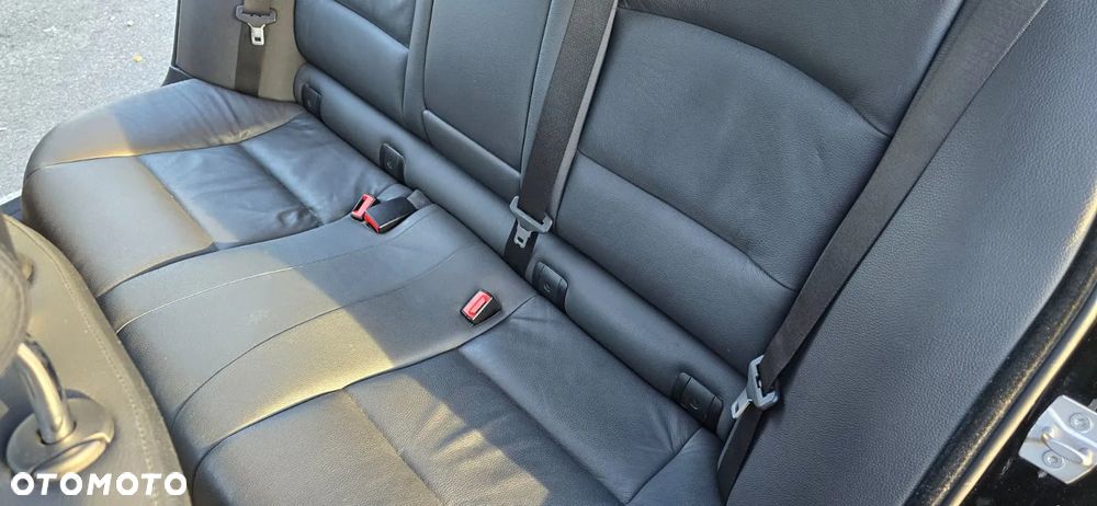 BMW Seria 5 520d xDrive - 28