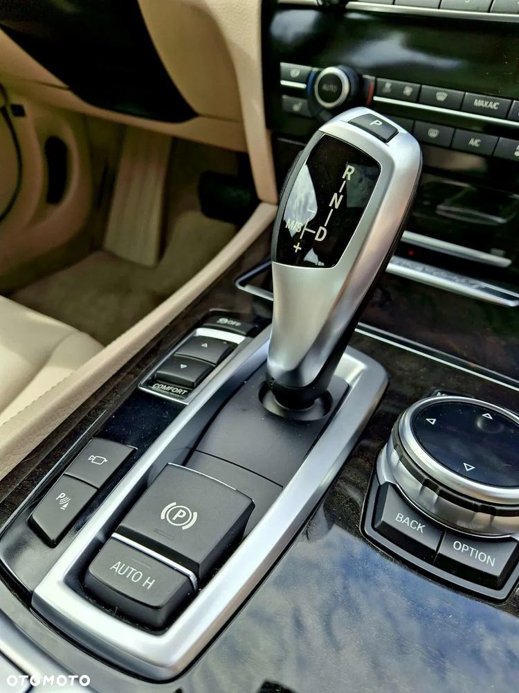 BMW Seria 7 740i - 13