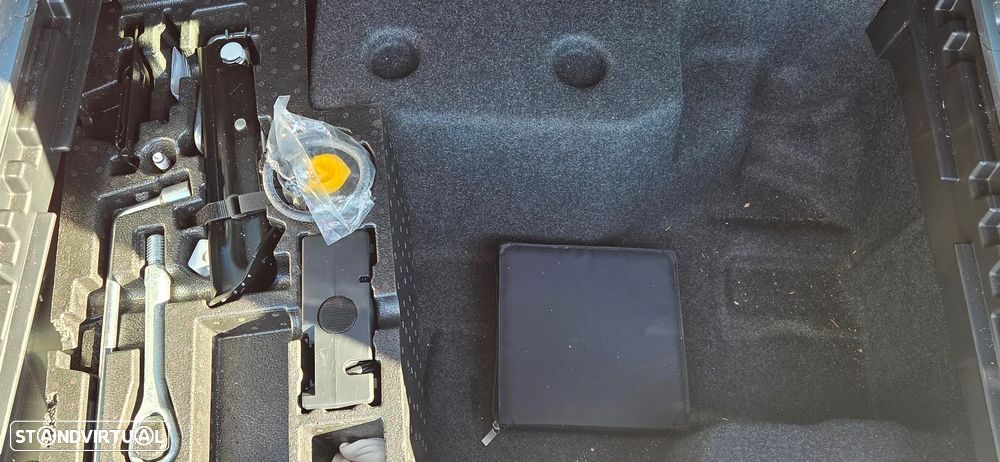 Mercedes-Benz E 300 Bluetec Hybrid Avantgarde - 22