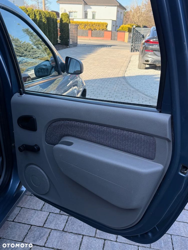 Dacia Logan 1.6 16V Laureate Euro5 - 17