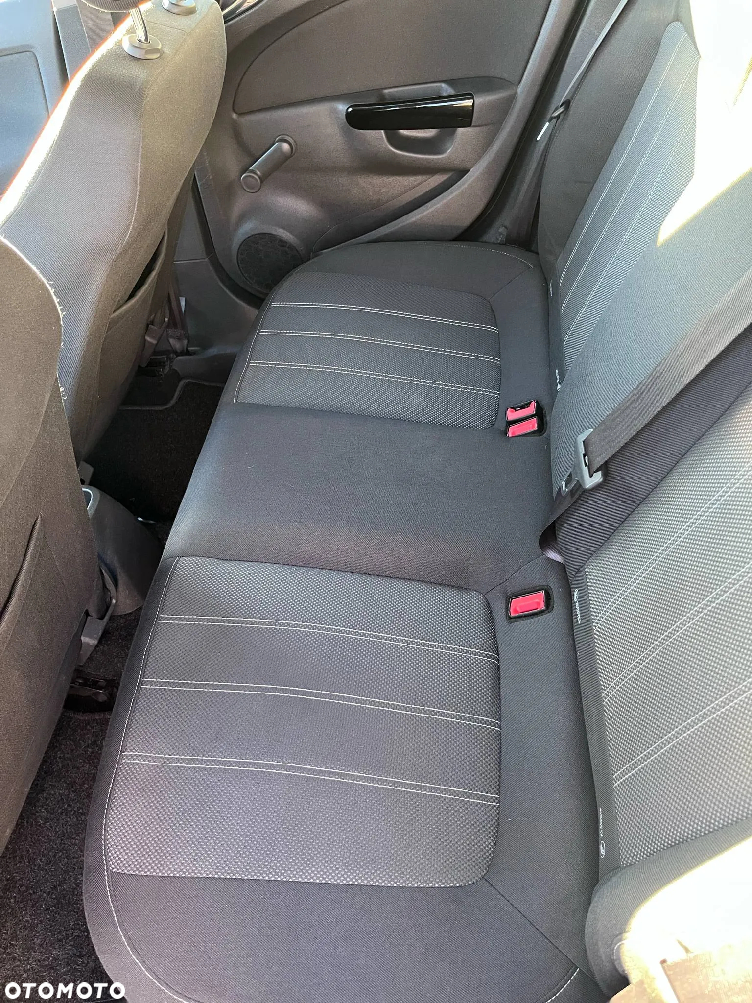Opel Corsa 1.4 16V Cosmo - 12