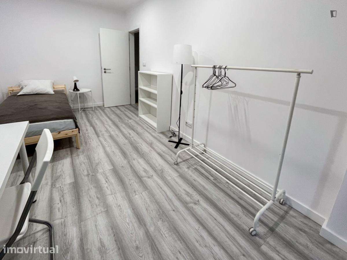 Quarto - localizado em Amadora Lisbon - Grande imagem: 2/16