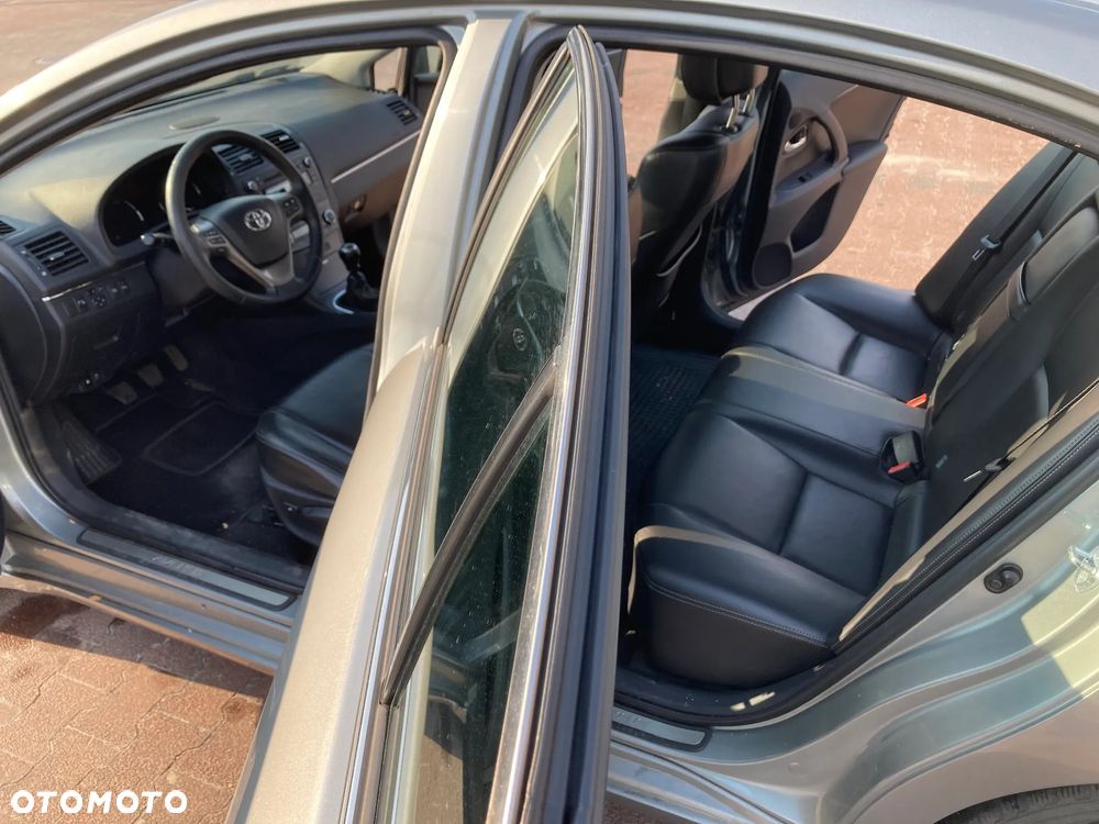 Toyota Avensis 2.0 D-4D 2010 - 9